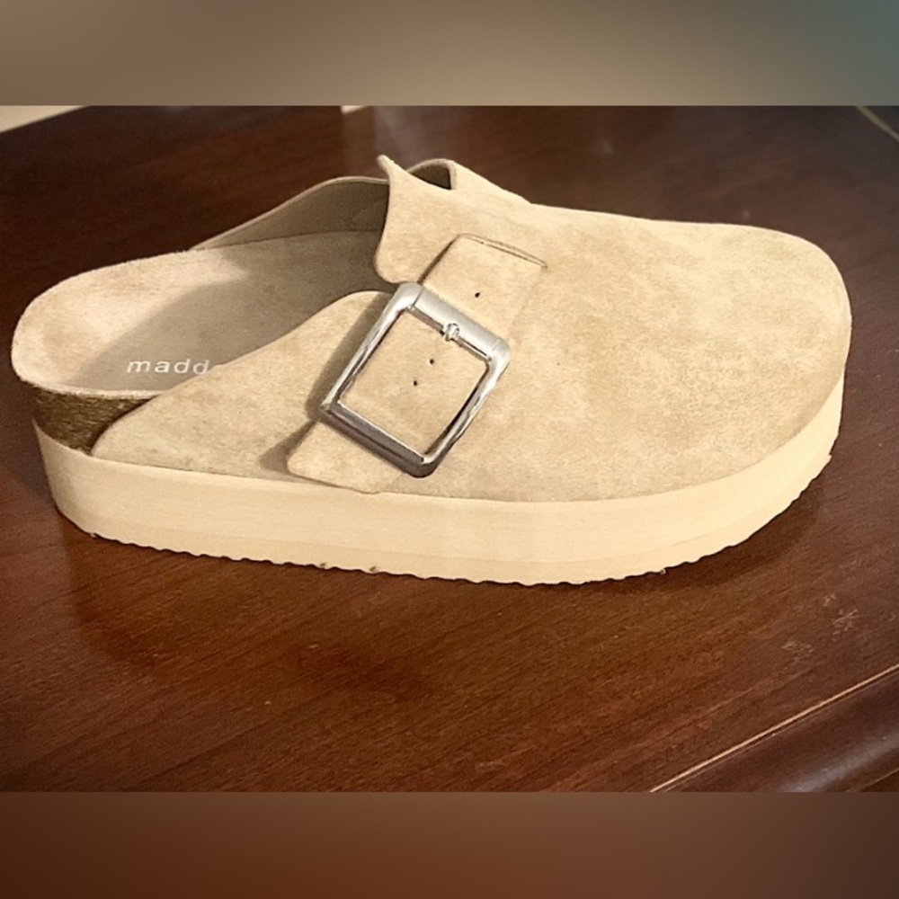 Suede platform shoes
